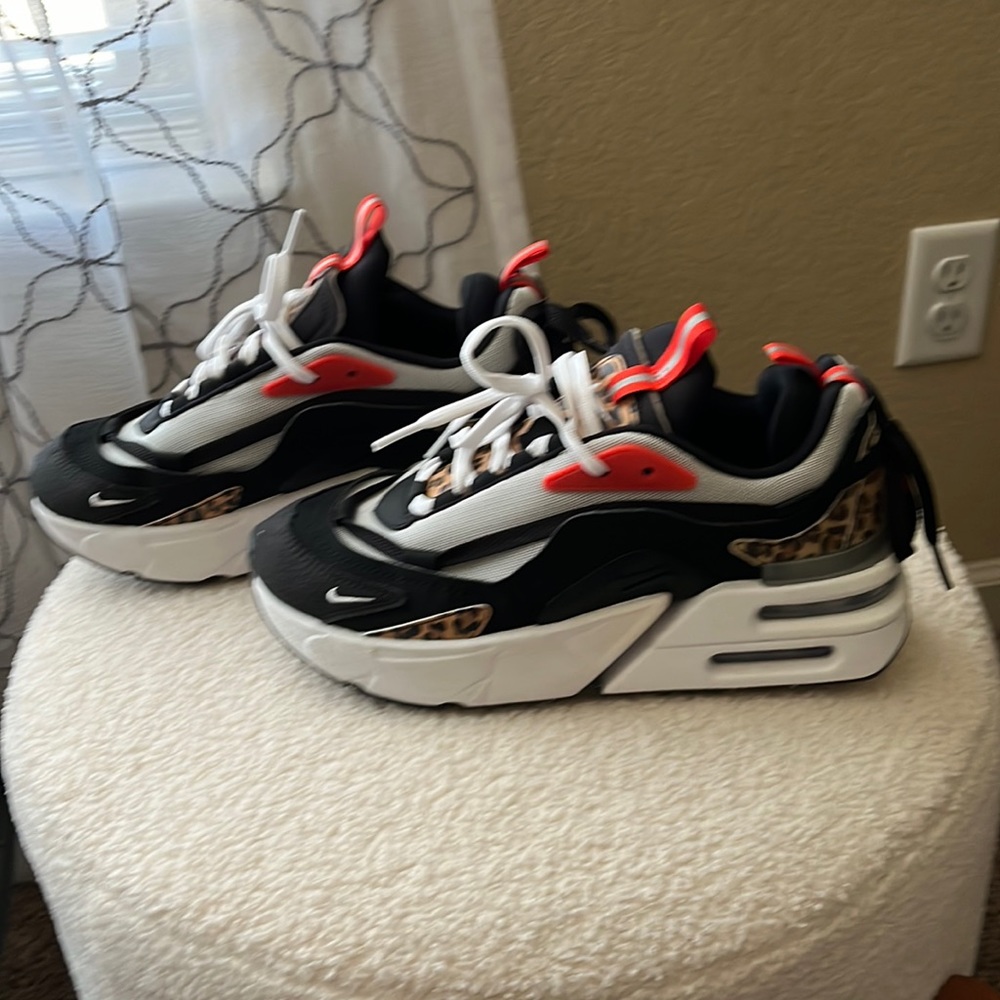 NIKE shoes
